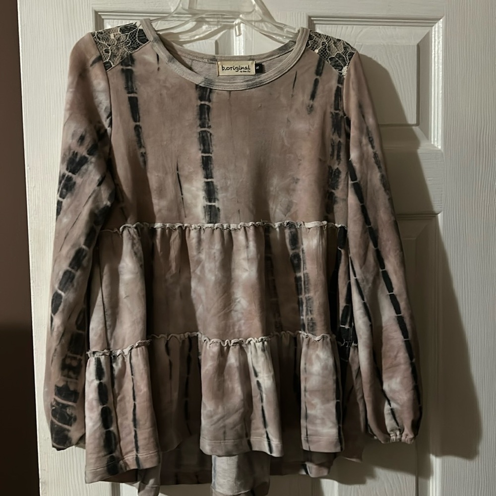 Long sleeve ruffled top